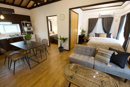 Sakimotobu Apartment | Junglia Okinawa 崎本部戸建プール付き f