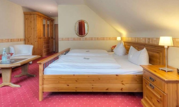 Bad Bertrich Apartment | Junior Suite, shower or bath / WC, 1 bedroom - Hotel Am Schwanenweiher