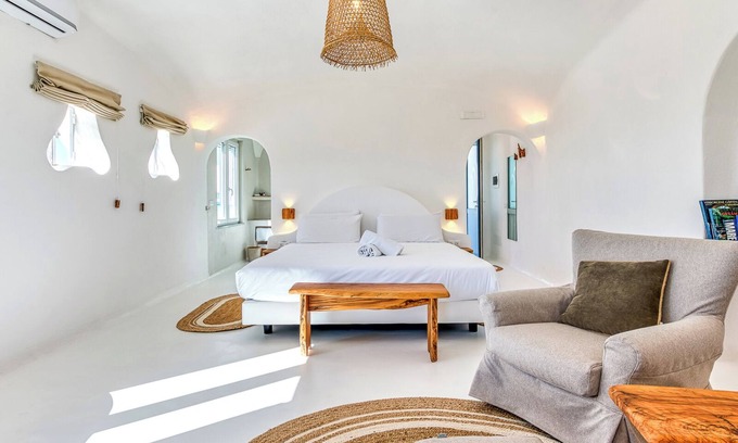 Forio Bed & Breakfast | Junior Suite with a wide balcony and sea view