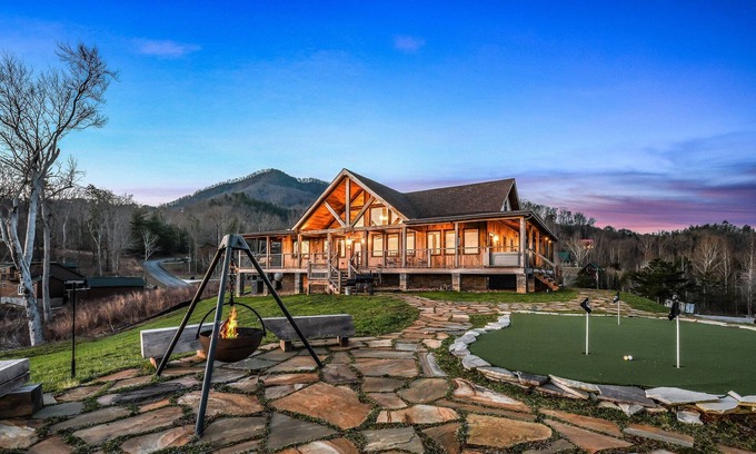 Wears Valley Cabin | Just Like Paradise: Putting Green✨HotTub✨Views✨FirePit✨Wears Valley