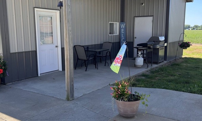 Scheller House | Just minutes away from Rend Lake boat ramps. (Jefferson County)
