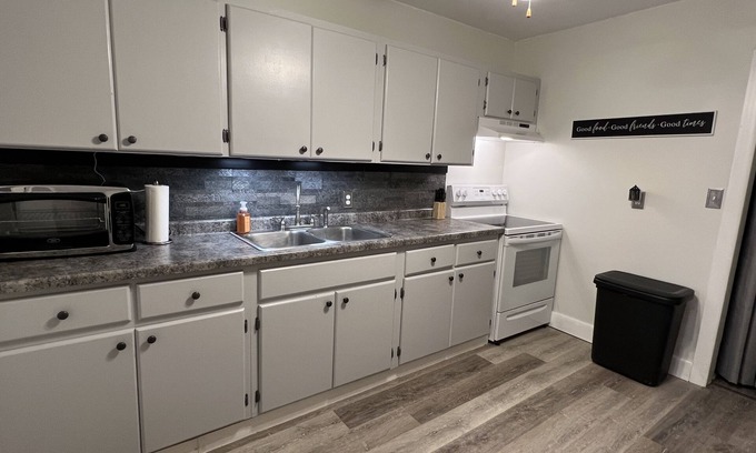 Downtown Apartment | Just steps to restaurants, shopping, music & the Mississippi River.