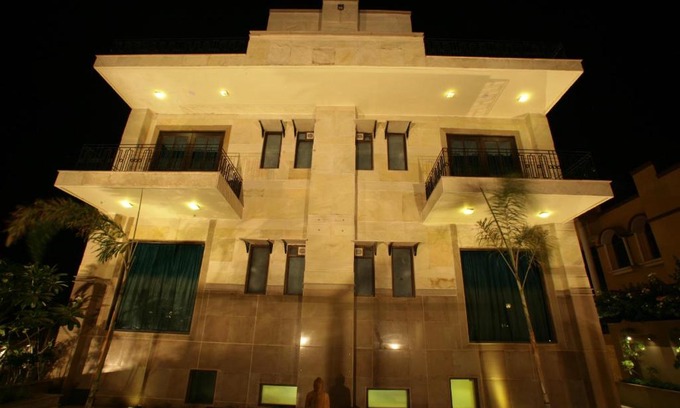 DLF Phase 3 Hotel | ​juSTa Gurgaon