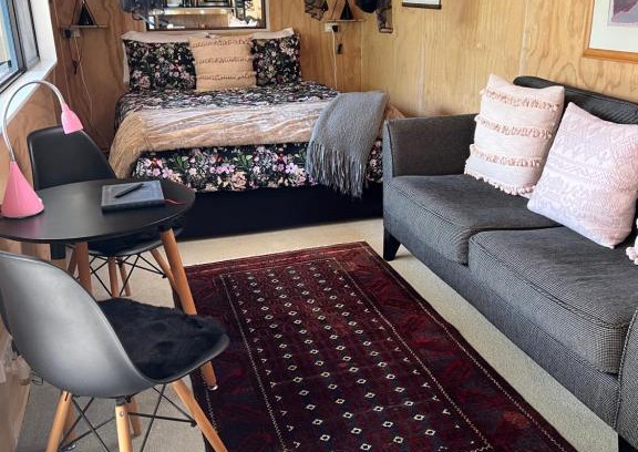 Tawharanui Apartment | Kākā Ridge Retreat Bush Hideaway