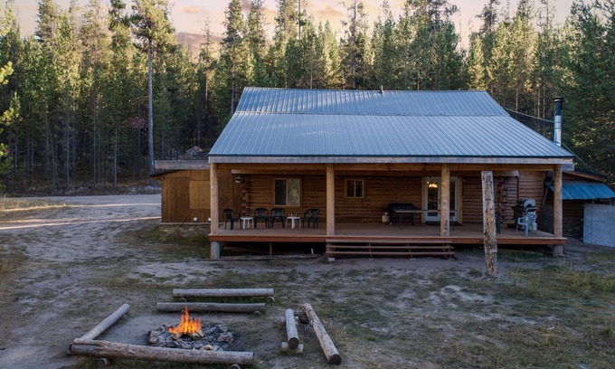 Island Park Cabin | KABINO: Sleeps 20 Commercial Kitchen Fire Pit WiFi Bunk Beds