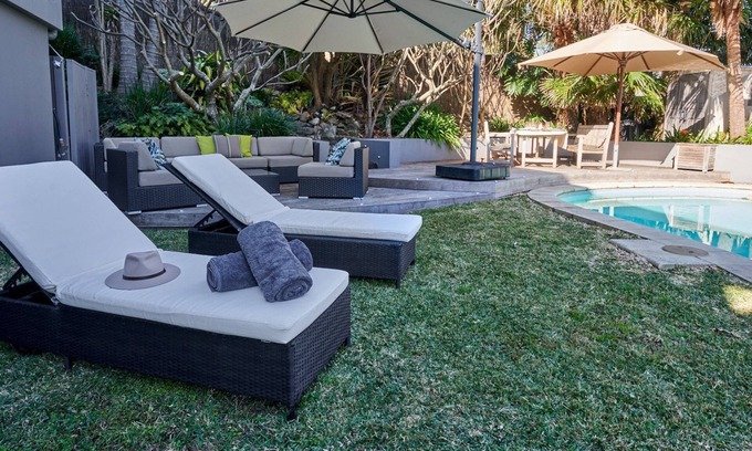 Newport House | Kahakai House a luxury beachside property