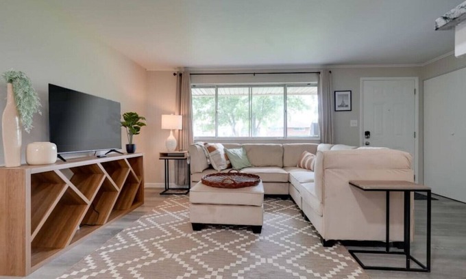 Reynoldsburg House | Kaiser Coop - 3 BR 2BA, single-family home