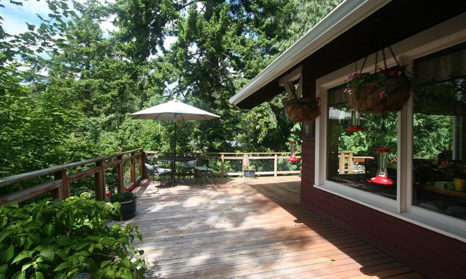 Eastsound Bed & Breakfast | Kangaroo House B&B on Orcas Island