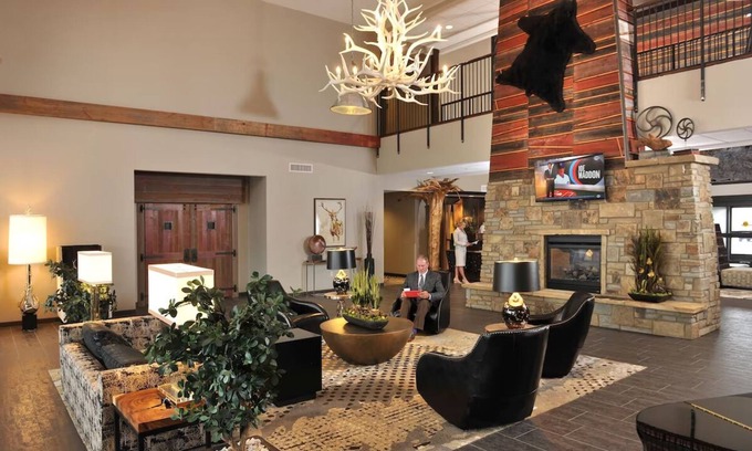 Independence Hotel | Kansas City Lakeside Charm: Lodge with Rustic Facilities | 2 Units