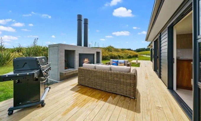 Waitarere Beach House | Kanuka Retreat-waitarere Beach- Outdoor Fireplace