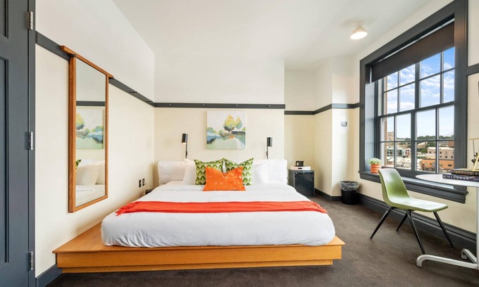 East Liberty Apartment | Kasa Steps to Bakery Square Cozy Studio The Maverick
