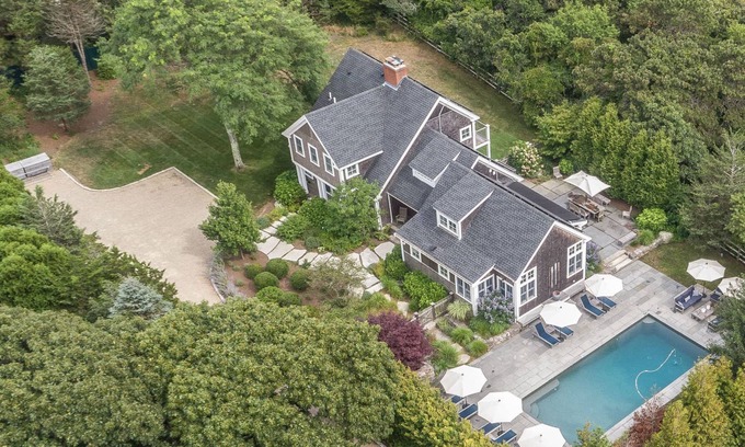 Katama House | Katama Luxury - 5+ BR home w/Heated Pool near the Field Club