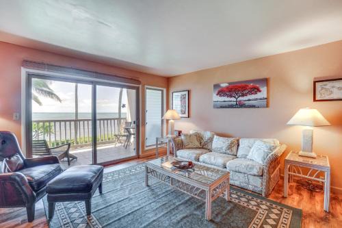 Ualapue Apartment | Kaunakakai Condo with Private Lanai and Ocean Views!