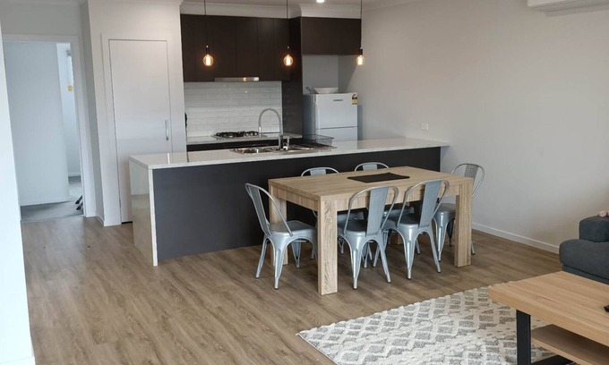 Canadian House | Kaytoo - Comfortable 3 Bedroom townhouse