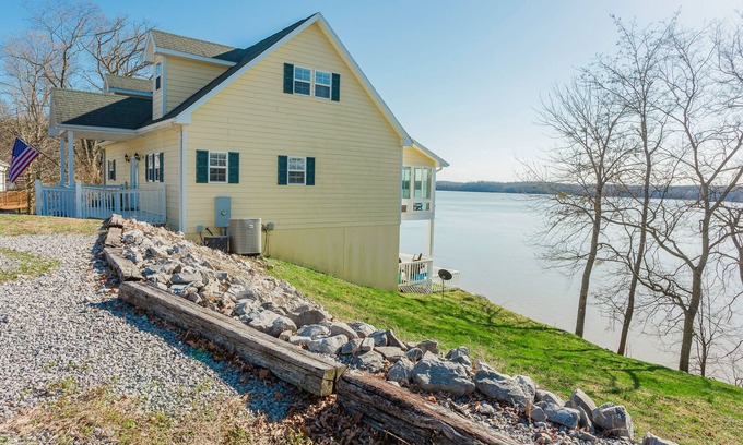 Cadiz House | KC's Sunset Chalet Waterfront Home near Land Between the Lakes National Park