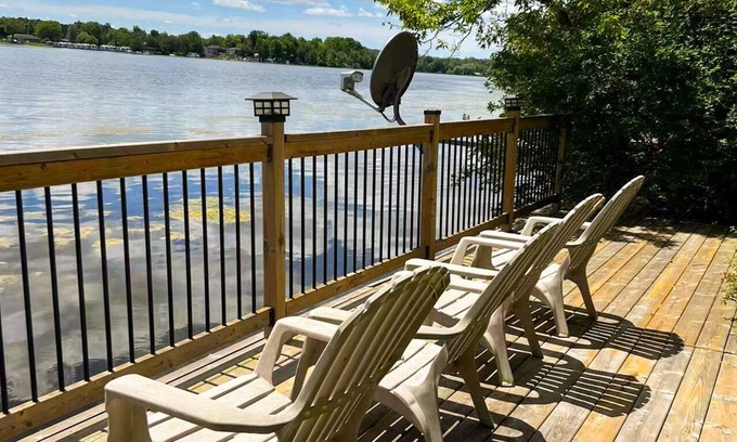 Omemee Cottage | Ke's Rustic Retreat On the Lake