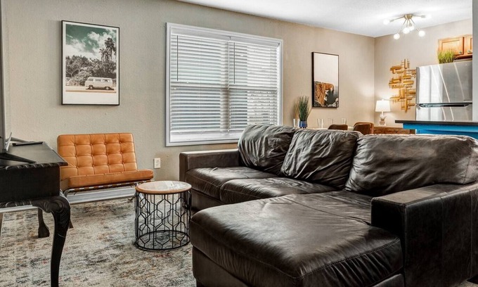 College Station Apartment | Kelly's Cove: 1st Flr 2 Bdrm-Walk to A&M-King Beds