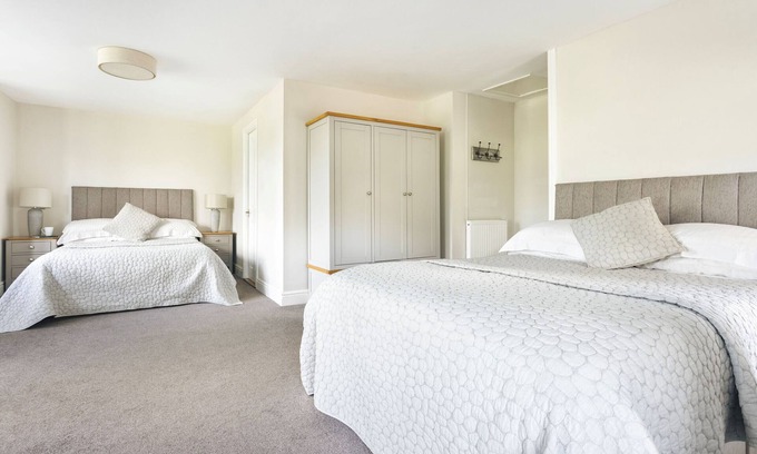 Ambleside Bed & Breakfast | Kelsick Villa Guest House - Catbells