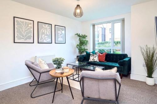 Hanley House | Kempthorne House by Truestays - NEW Entire House near Alton Towers