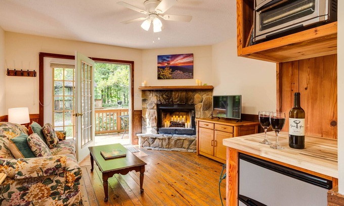 Lyndhurst Cabin | Kennedy Ridge Cabin-1BR, jacuzzi, kitchenette