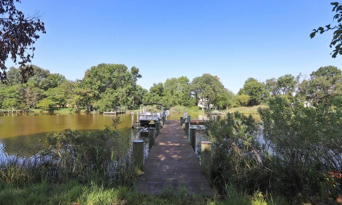 Grasonville House | Kent Island Waterfront | Game Room | Private Dock | Pet Friendly