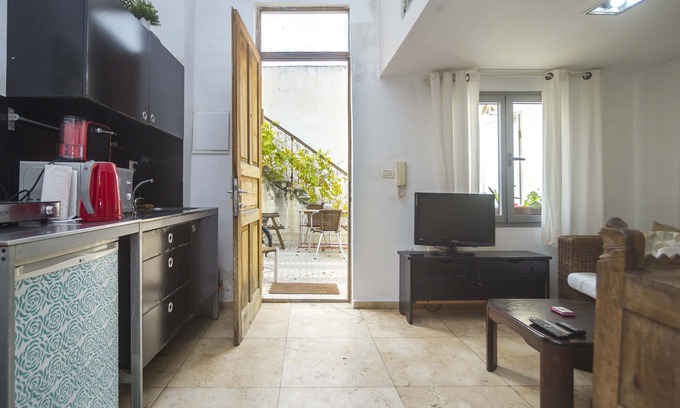 Kerem HaTeimanim Apartment | KEREM STUDIO WITH PATIO