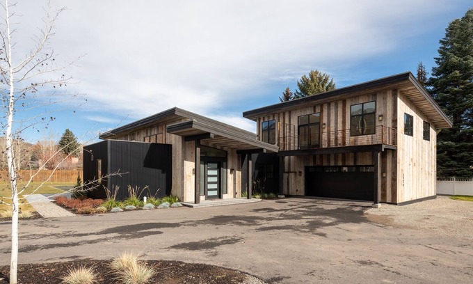 Ketchum House | Ketchum Modern 4BR: Panoramic Mountain Views, Luxe Amenities, Ideal Location