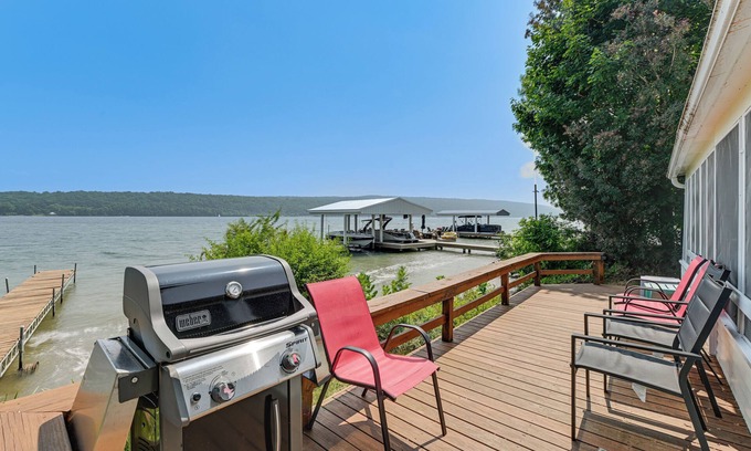 Town of Jerusalem Cabin | Keuka Lakefront Cabin w/Private Dock + Rowboat