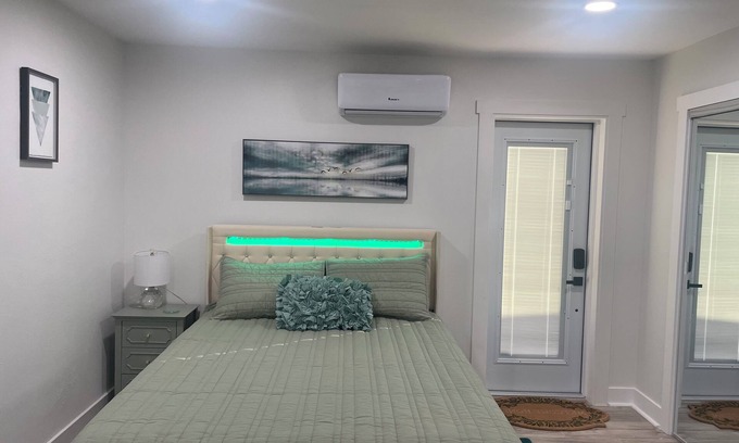 Brandon Apartment | Kick back and relax in this calm,stylish space,near 275 N,I-4, 175 S.