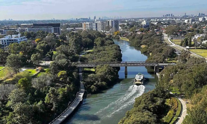 Parramatta Apartment | Kickback water view apartment in Parra’s new CBD with ferry boat outside