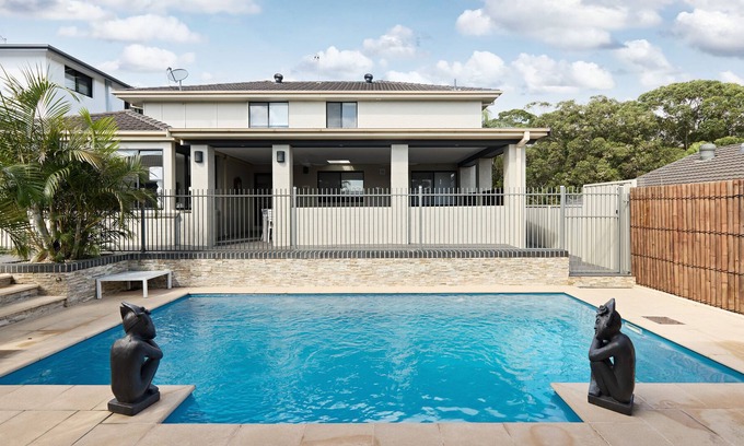 Forresters Beach House | KINARA - BRAND NEW 5 Bedrooms, POOL, Walking distance to beach