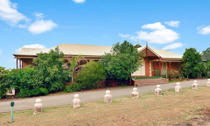 Pokolbin Apartment | King 3 - close proximity to Bimbadgen and Hope Estate concerts