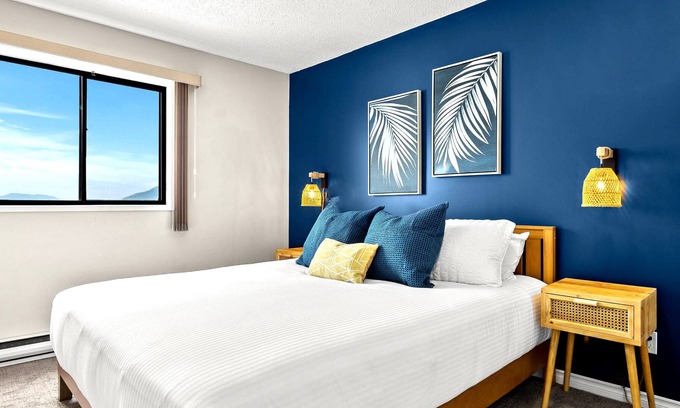 Kamloops Apartment | King Bed City View Suite | FREE Parking, Patio