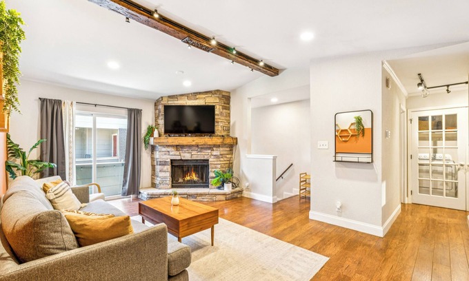 South Tulsa Condo | KING Bed Condo on Riverside; Great for Long Stays!