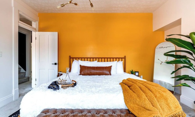 Victorian Village House | King Bed - Convention - Free Parking- Short North