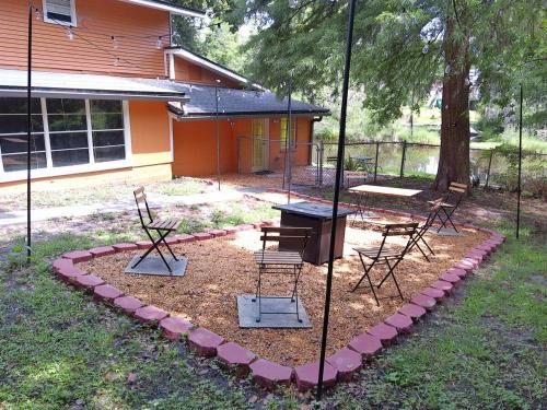 Fairfax House | King Bed Creekfront Retreat in Jacksonville