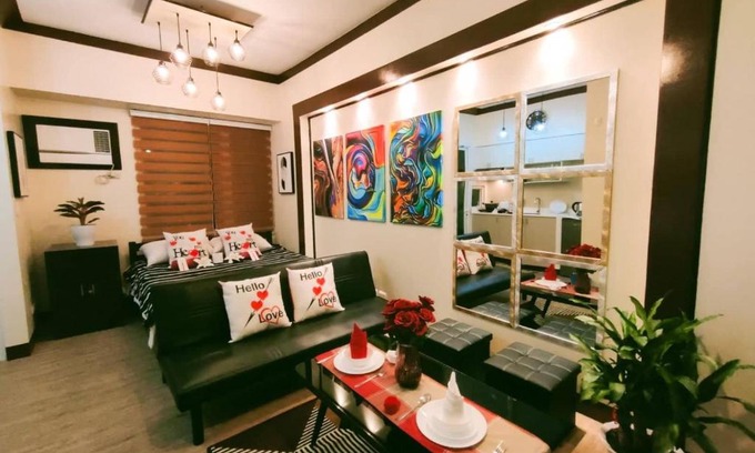 Muntinlupa Apartment | King Bed Deluxe- Cozy & Stylish Place in the Metro