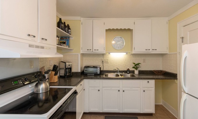 Indianapolis House | King Bed, Garfield Park , Red Line, Downtown Indy!