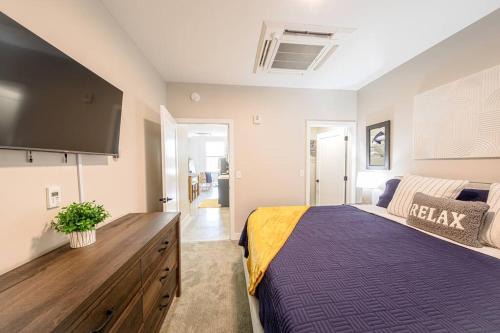 Downtown Cincinnati Apartment | King Bed, Parking, Near Stadium
