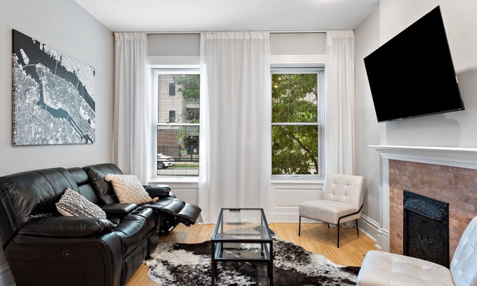 Central West End Apartment | King Beds, Grove, Walkable to Forest Park, BJC, Pet friendly