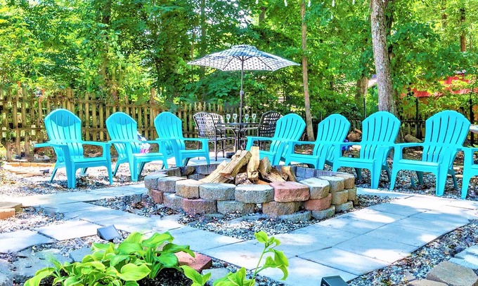 Kernersville House | King beds Hot Tub Arcade Luxury Showers