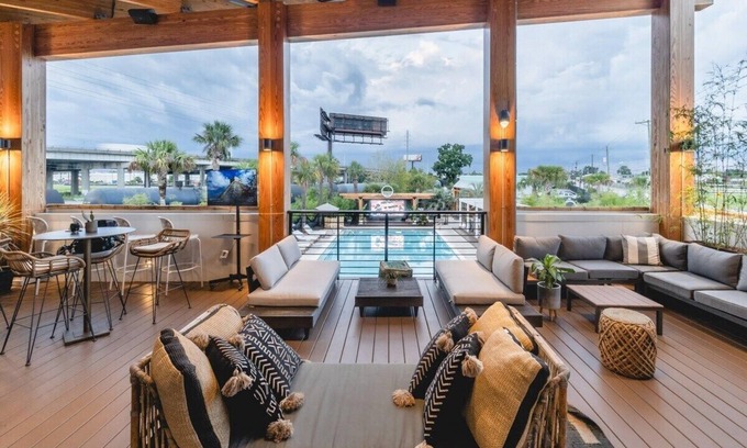 Westside Apartment | King Charles A: Exquisite Renovation & Design