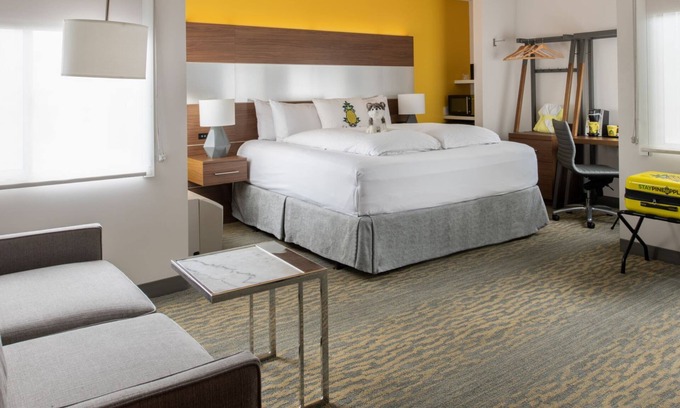 East Village Hotel | King Junior Suite at Hotel Z, Gaslamp Quarter, On-site Bike Rental
