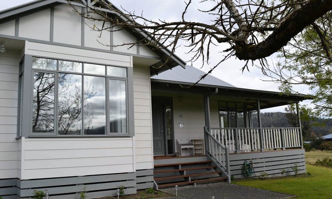 Marysville House | KING LYELL'S CORNER- Beautiful country house