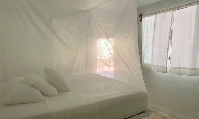 Arroyo Cruz House | King room with Deck pool, in front of bay n beach!