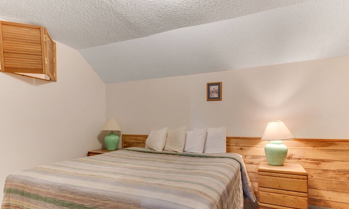 Lewis House | King Room with Kitchen at Dolores Mountain Inn