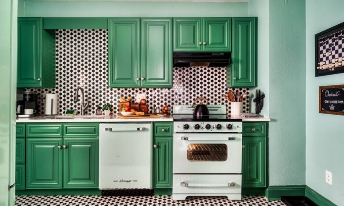 Wesley Heights House | King`s Quarter`s Uptown Featured in CLT Magazine