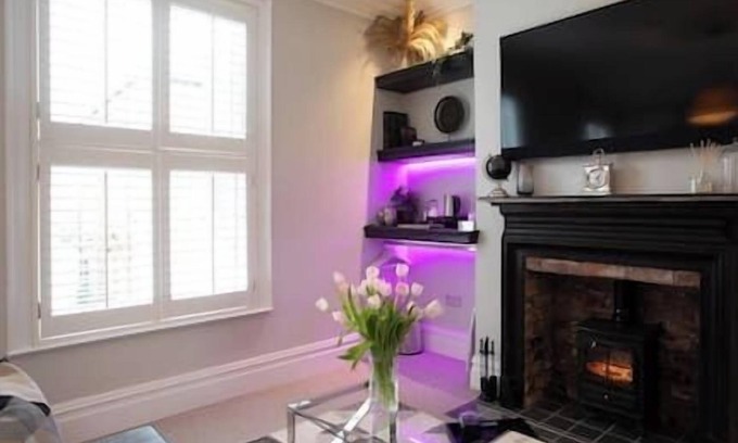 Offerton Apartment | King Suite close to Manchester City Centre, R2