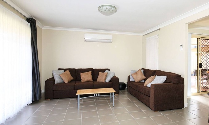 Sanctuary Point House | Kingfisher - Pet-Friendly - 10 Min Walk to Beach