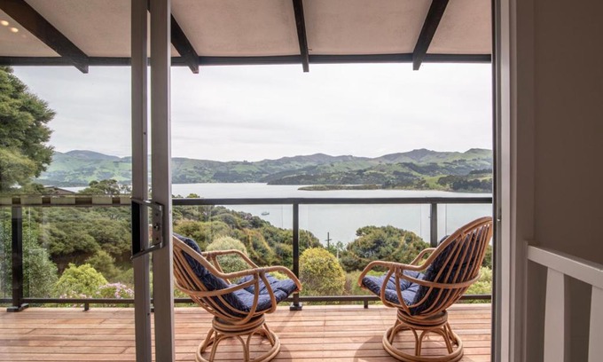 Akaroa House | Kingfisher's Perch - Takamatua Holiday Home